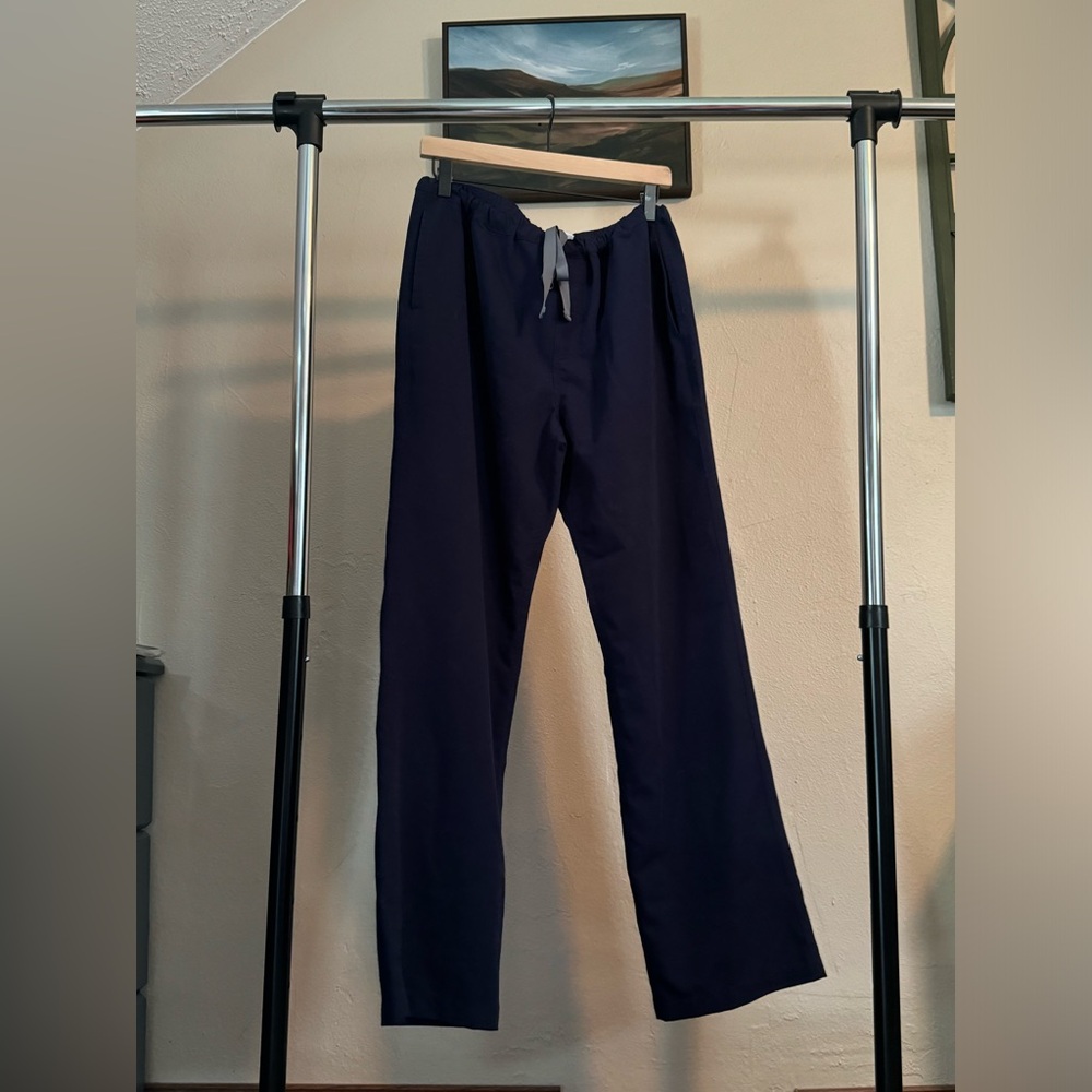 Figs navy size medium Livingston